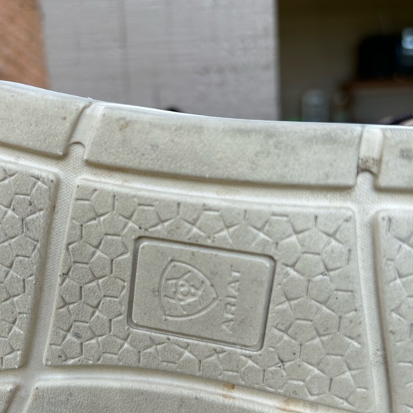 Ariat slip -on shoes canvas animal. print. Good condition Sz 9 - Picture 3 of 5